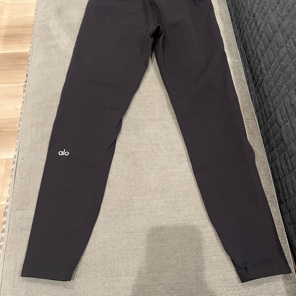 COPY - Alo- High Waist Air Bush Leggings - Black -size M - Picture 5 of 8